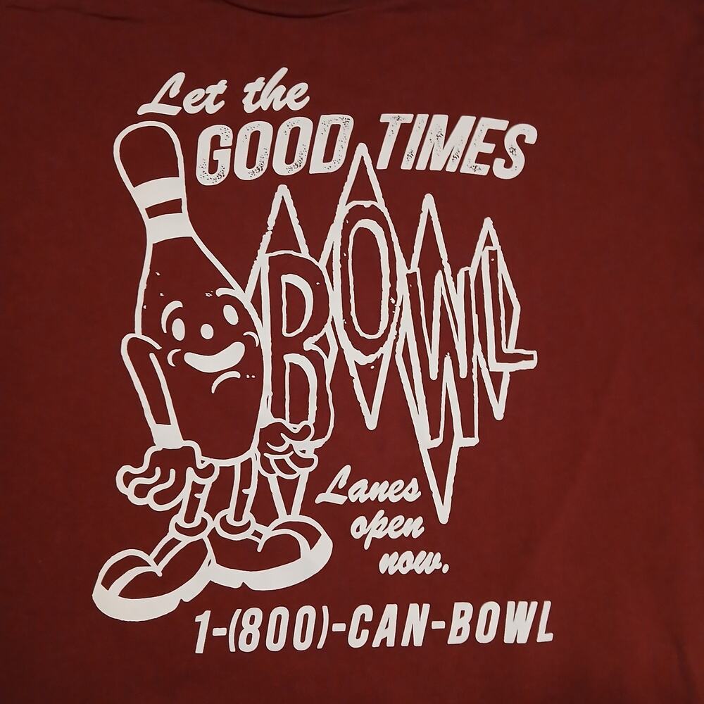 No Boundaries Unisex size M 38-40 Oversized Graphic Tee Color Red Burgundy
